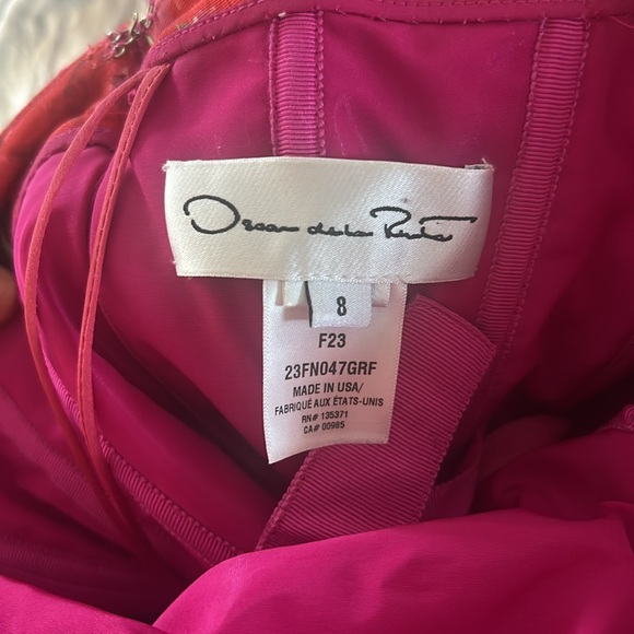 Oscar de la Renta
Strapless Geranium-Print Faille Peplum Trumpet Gown - Picture 10 of 10